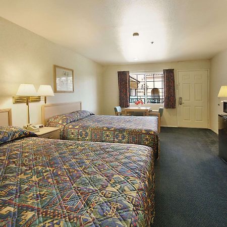 Days Inn By Wyndham Riverside Tyler Mall Номер фото